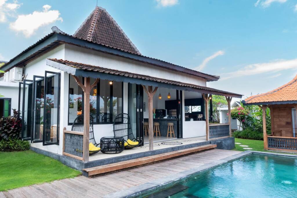 Berawa Canggu Stylish Joglo 3 Bedrooms Private Villa With Private Pool Exterior photo